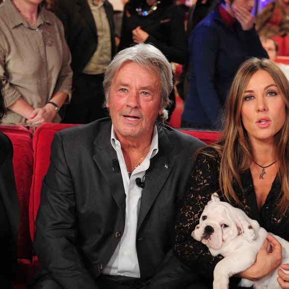 Mais Marie-Amélie Seigner évoque des violences psychologiques qui perdurent

Marie-Amelie Seigner, Alain Delon, Mathilde Seigner lors de l'enregistrement de l'émission Vivement Dimanche a Paris, France, le 28 octobre 2009. Photo Max Colin/ABACAPRESS.COM