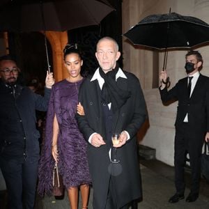 Vincent Cassel et Tina Kunakey à la soirée "Vogue Paris fête ses 100 ans" au Palais Galliera lors de la Fashion Week printemps/été 2022 de Paris, France, le 1er octobre 2021. © Tiziano Da Silva-Pierre Perusseau/Bestimage