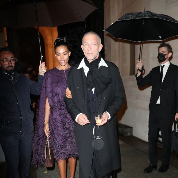 Vincent Cassel et Tina Kunakey à la soirée "Vogue Paris fête ses 100 ans" au Palais Galliera lors de la Fashion Week printemps/été 2022 de Paris, France, le 1er octobre 2021. © Tiziano Da Silva-Pierre Perusseau/Bestimage