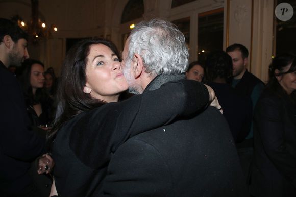 Cristiana Reali et Francis Huster avec, au milieu, leur fille Elisa- Cocktail au Théâtre du Gymnase à la suite de la Première soirée de la Pièce " En thérapie ". Paris, France, le 17 Janvier 2026.

© Bertrand Rindoff / Bestimage