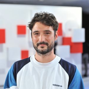 Un menu enfant "Menu des Gamins" est proposé à 15 euros.

Trois ans après son deuxième album, Jérémy Frérot revient en 2024 avec un titre touchant, « Adieu », dans lequel il chante sa rupture avec la nageuse et leur nouvelle vie de parents séparés de deux enfants. 
Crédit : Guillaume Gaffiot/Bestimage