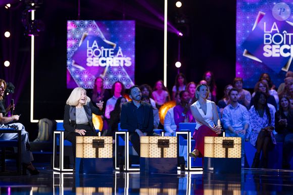 Exclusif - Lorie (Laure Pester), Kamel Ouali et Michèle Torr lors de l'enregistrement de l'émission "La Boîte à secrets", présentée par F.Bollaert et diffusée le 3 octobre 2025 sur France 3, dans les studios du Lendit à Saint-Denis, Seine Saint-Denis, France, le 9 septembre 2025. © Pierre Perusseau/Bestimage