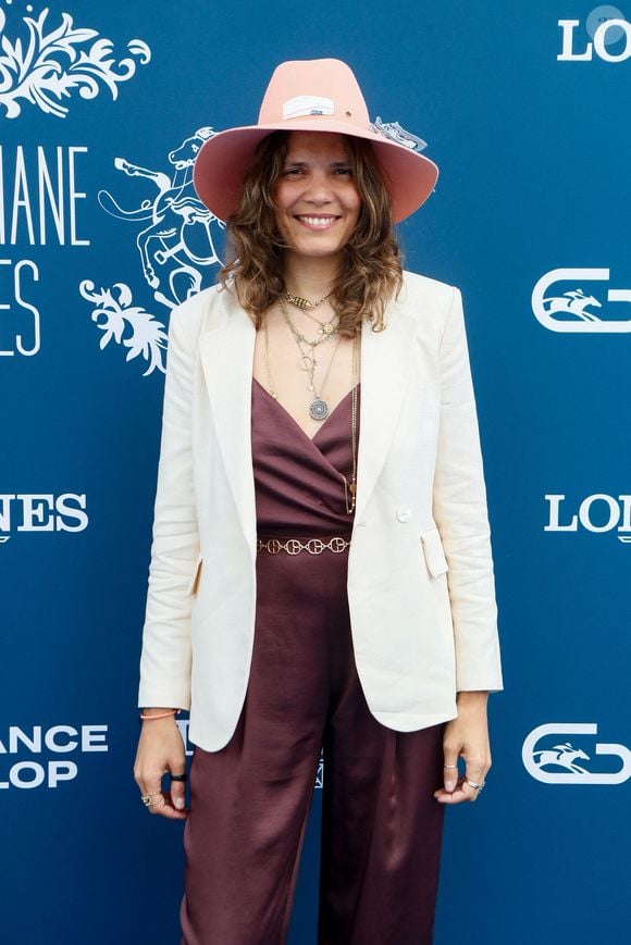 Vanille Clerc (fille de Julien Clerc et de Virginie Coupérie-Eiffel) - People au prix de Diane à l'hippodrome de Chantilly, France, le 16 juin 2024. © Christophe Clovis / Bestimage