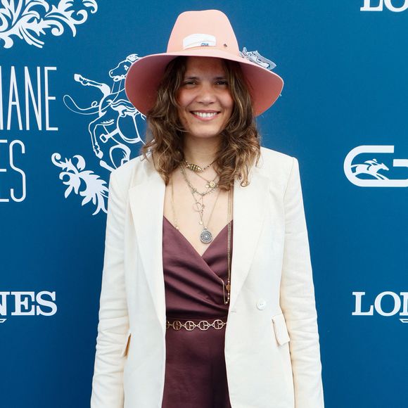 Vanille Clerc (fille de Julien Clerc et de Virginie Coupérie-Eiffel) - People au prix de Diane à l'hippodrome de Chantilly, France, le 16 juin 2024. © Christophe Clovis / Bestimage