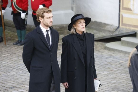 13 janvier 2023, Bade-Wurtemberg, Salem : Pierre Casiraghi et sa mère Caroline, princesse de Hanovre et princesse de Monaco, quittent la cathédrale après les funérailles de Max Margrave de Bade. Photo de Philipp von Ditfurth/DPA/ABACAPRESS.COM