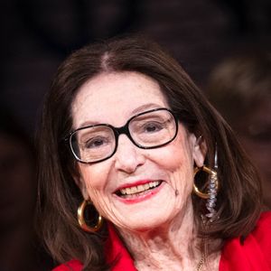 La chanteuse Nana Mouskouri lors de l'enregistrement du talk-show "3nach9" de Radio Bremen. Brême, Allemagne, le 18 octobre 2024. Photo par DPA/ABACAPRESS.COM