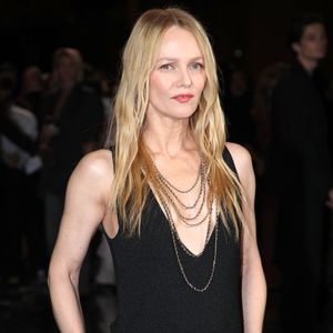 Vanessa Paradis - Célébrités au Défilé Chanel, Collections Prêt-à-porter Printemps / Eté 2026, dans le cadre de la Fashion Week de Paris. Au Grand Palais à Paris, France, le 06 Octobre 2025. 

© Bertrand Rindoff / Bestimage