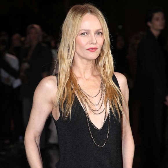Vanessa Paradis - Célébrités au Défilé Chanel, Collections Prêt-à-porter Printemps / Eté 2026, dans le cadre de la Fashion Week de Paris. Au Grand Palais à Paris, France, le 06 Octobre 2025. 

© Bertrand Rindoff / Bestimage