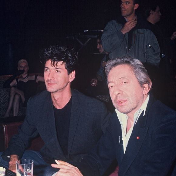 Archives - Serge Gainsbourg et Etienne Daho lors d'une soirée au Palace à Paris en 1989. (AGENCE / BESTIMAGE).