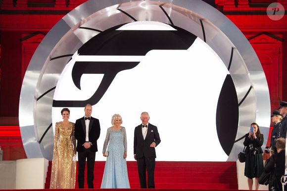 En tant que président des Bafta, le prince assiste régulièrement à des événements liés au cinéma : on se souvient notamment de la présence de l'héritier lors de l'avant-première mondiale de "James Bond", en 2021.

Le prince William, duc de Cambridge, Catherine Kate Middleton, duchesse de Cambridge, Camilla Parker Bowles, duchesse de Cornouailles, le prince Charles, prince de Galles lors de l'avant-première mondiale du film "James Bond - Mourir peut attendre (No Time to Die)" au Royal Albert Hall à Londres le 28 septembre 2021. Action Press / Bestimage