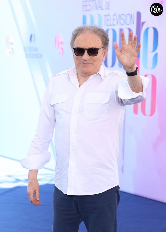 Michel Drucker - Séance photo en tant que « Nymphe d'honneur » au Grimaldi Forum lors de la 65e édition du Festival de télévision de Monte-Carlo, le 13 juin 2026

 © Denis Guignebourg /Bestimage