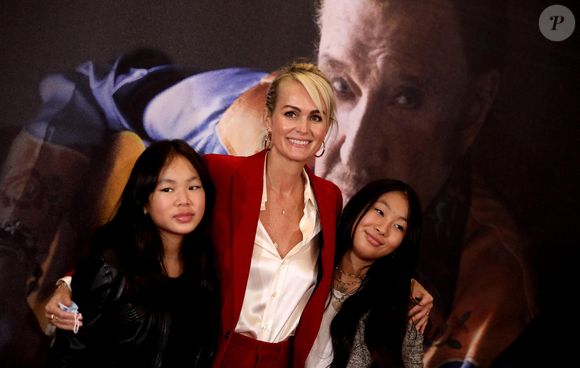 Laeticia Hallyday et ses filles Joy et Jade - Projection au Grand Rex à Paris des documentaires "Johnny USA" et "A nos promesses" à l'occasion de la Journée Spéciale Johnny, son rêve américain. Le 21 octobre 2020
© Jacovides-Moreau / Bestimage