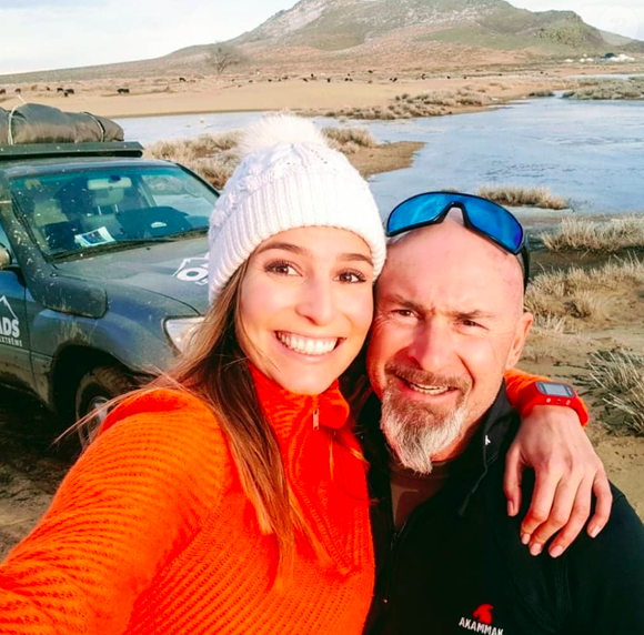 Vincent Lagaf' avec Laury Thilleman sur un tournage. Photo publiée sur Instagram le 2 août 2019.