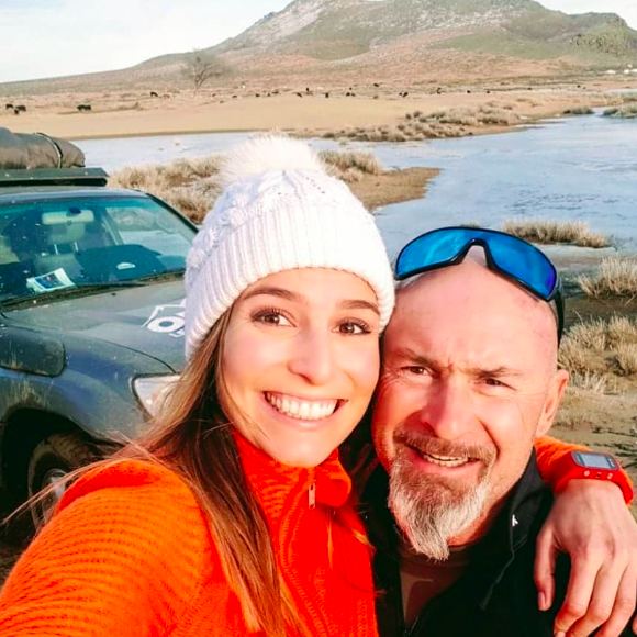 Vincent Lagaf' avec Laury Thilleman sur un tournage. Photo publiée sur Instagram le 2 août 2019.