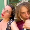 A 15 ans, Billy fait beaucoup parler de lui : le fils de Julie Depardieu et Philippe Katherine pose avec sa grande soeur Edie, une artiste très complète