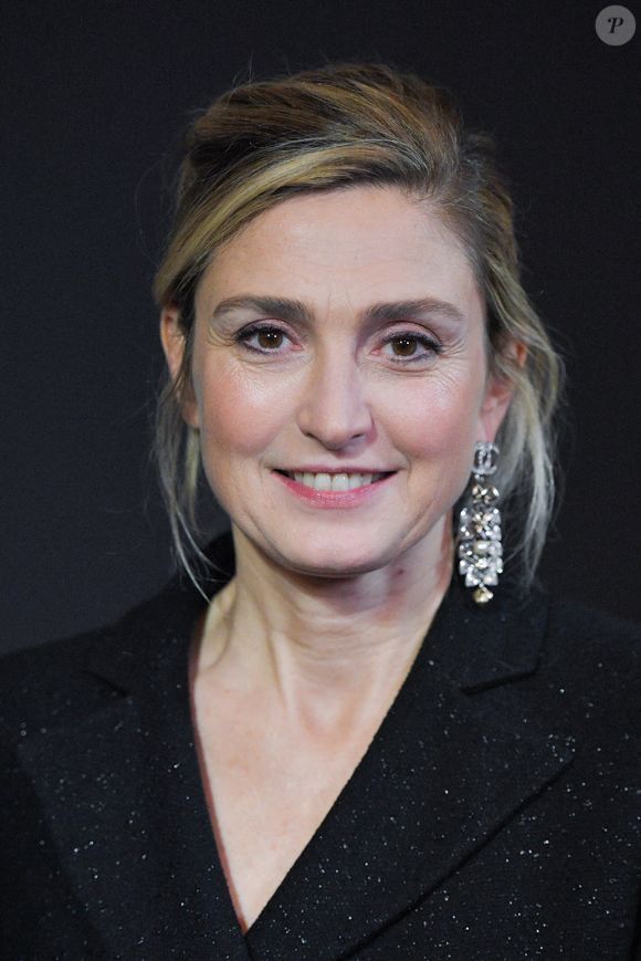 Julie Gayet assiste au Prix André Bazin Cahiers Du Cinéma à La Coupole à Paris, France, le 12 décembre 2024. Photo par Aurore Marechal/ABACAPRESS.COM