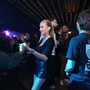 Jean Roch et sa femme, Anaïs Monory - J.Roch a reçu ses amis pour fêter la fermeture de son célèbre club privé, "VIP Room" à Saint-Tropez, après 29 ans d'existence, le 5 avril 2026. Après un dernier week-end de fête, du 3 au 5 avril 2026, le célèbre établissement sera remplacé par le "Lilly's Club".
© Luc Boutria / Nice Matin / Bestimage