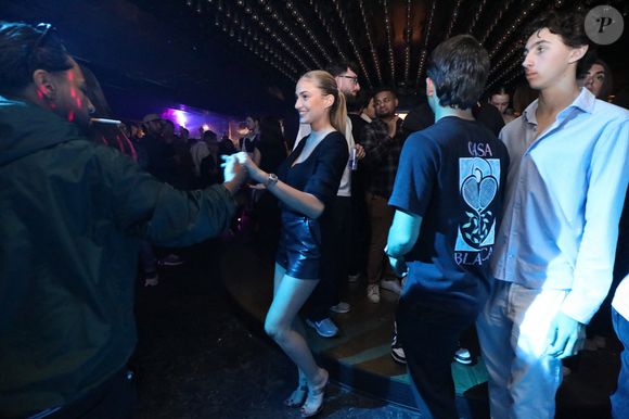 Jean Roch et sa femme, Anaïs Monory - J.Roch a reçu ses amis pour fêter la fermeture de son célèbre club privé, "VIP Room" à Saint-Tropez, après 29 ans d'existence, le 5 avril 2026. Après un dernier week-end de fête, du 3 au 5 avril 2026, le célèbre établissement sera remplacé par le "Lilly's Club".
© Luc Boutria / Nice Matin / Bestimage
