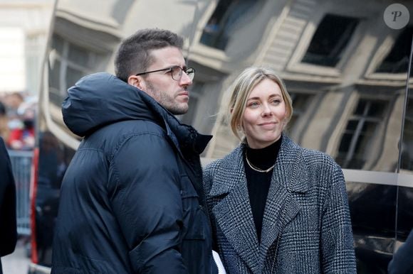 Olivier Pernaut et sa compagne - Sorties des obsèques de Jean-Pierre Pernaut en la Basilique Sainte-Clotilde à Paris le 9 mars 2022. 

© Christophe Clovis / Bestimage