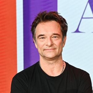 David Hallyday lors du backstage de l'enregistrement de l'émission "Famille je vous aime" présentée par M. Drucker et qui sera diffusée le 13 juin 2025 sur France 3, aux Studios rive gauche à Paris, France
 © Clovis-Gaffiot/Bestimage