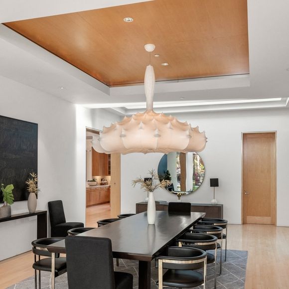 Exclusif - La nouvelle villa de Kanye West à Beverly Hills. Kanye a finalisé l'achat hors marché pour 35 millions de dollars. La propriété de style méditerranéen comprend environ 1900 m2 d'espace habitable, des jardins privés et des vues panoramiques sur la ville. Los Angeles, le 15 décembre 2024.