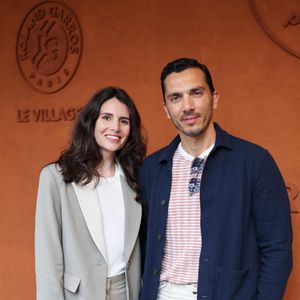 Nos confrères avaient demandé à la comédienne si ses petites princesses s'intéressaient ou non à leur travail.

Louise Monot et son compagnon Samir Boitard au village lors des Internationaux de France de tennis de Roland Garros 2024, à Paris, France, le 4 juin 2024. © Jacovides-Moreau/Bestimage