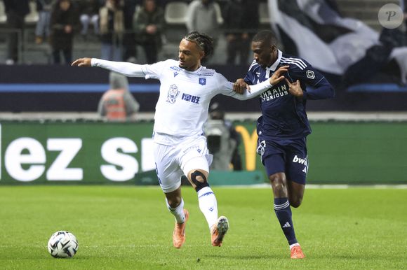 Ce dimanche 17 mai, l'attaquant prêté à l'AJ Auxerre par le RC Strasbourg Alsace a vécu l'un des moments les plus forts de sa saison

Sekou Mara (AJ Auxerre) Vs Adama Camara (Paris FC) Michael Baucher / PsnewZ / Bestimage