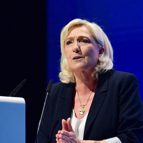 Rencontre de Marine Le Pen du Rassemblement National lors de la fête de la Nation dans la ville de Mâcon le vendredi 1er mai 2026. © Romain Doucelin/Bestimage