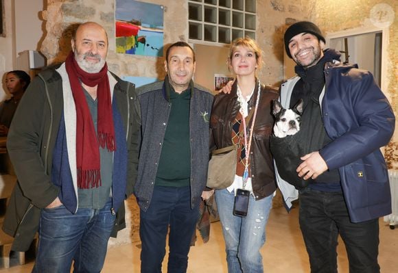 Exclusif - Cédric Klapisch, Zinedine Soualem, Caroline Anglade et Foëd Amara - Vernissage de l'exposition de Caroline Faindt aux Espaces Guiffi à Paris le 9 décembre 2024. © Coadic Guirec/Bestimage