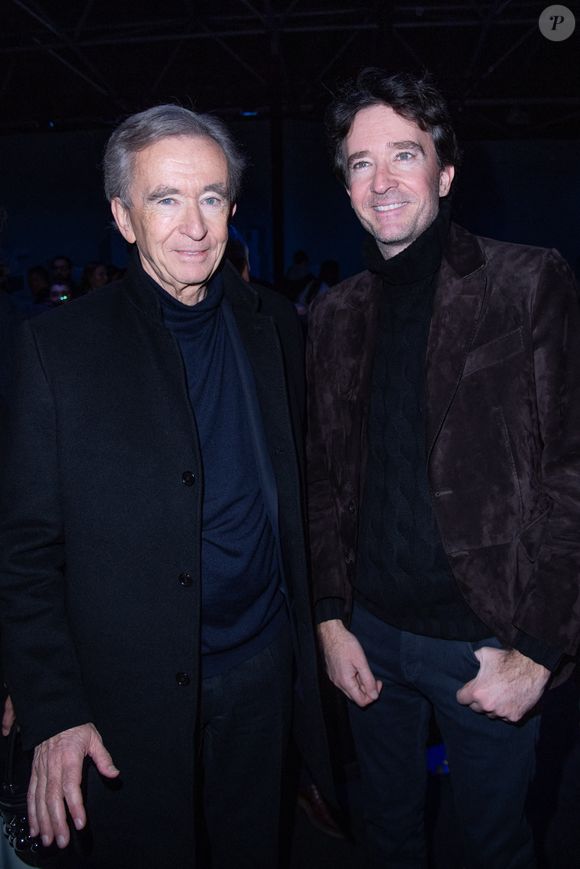 Bernard Arnault et Antoine Arnault assistent au défilé Louis Vuitton Menswear Automne-Hiver 2023-2024 dans le cadre de la semaine de la mode à Paris, France, le 19 janvier 2023. Photo par Aurore Marechal/ABACAPRESS.COM