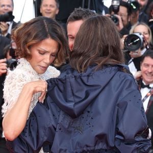 Il y a eu en effet un  accrochage entre Halle Berry et Juliette Binoche.

Halle Berry, Juliette Binoche - Montée des marches de la cérémonie de clôture du 78ème Festival International du Film de Cannes, au Palais des Festivals à Cannes. Le 24 mai 2025
© Jacovides-Moreau / Bestimage