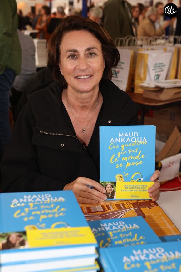Ce style littéraire et ce succès, Maud Ankaoua ne s'y attendait pas. Sa voie première a d'ailleurs été de s'établir dans le milieu de la finance...

Maud Ankaoua à la Halle Georges Brassens de Brive-la-Gaillarde pour la 43eme Foire du Livre de Brive, le 7 novembre 2025. Crédit Jean-Marc LHOMER/Bestimage