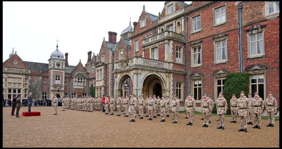 Ce manoir du Norfolk peut héberger un grand nombre de personnes, parfait donc pour cette grande famille

Remise des décorations par Charles III à Sandringham