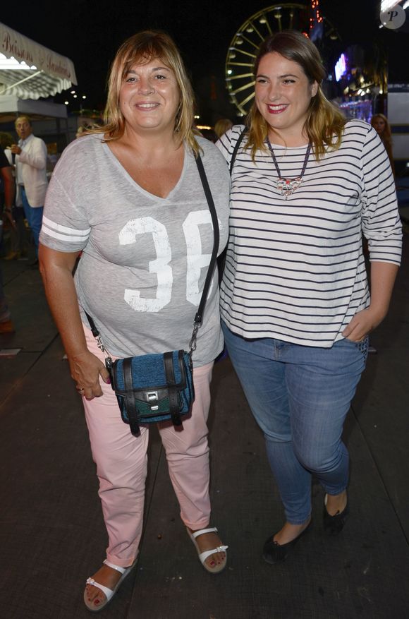 Michele Bernier et sa fille Charlotte Gaccio - Inauguration de le Fete a Neu-Neu a Paris
La Fete à Neu-Neu aussi appelee la Fete au Bois revient au Bois de Boulogne.
Paris le 30 Aout 2013  
AGENCE / BESTIMAGE
