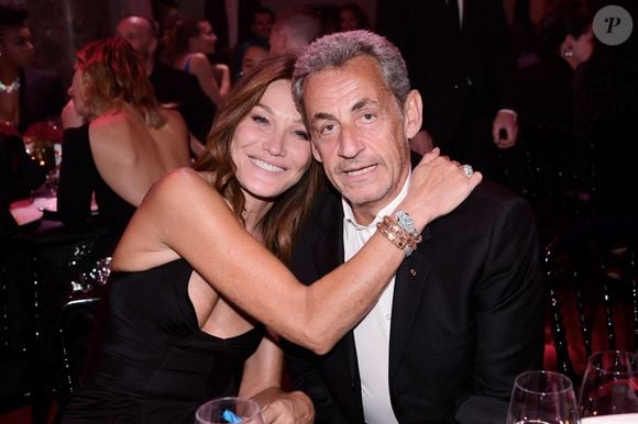 Carla Bruni-Sarkozy et son mari Nicolas Sarkozy - 19ème "Diner de la Mode" au bénéfice de Sidaction au Pavillon Cambon Capucines dans le cadre de la Fashion Week de Paris, France. Le 7 juillet 2022. 
© Rachid Bellak / Bestimage