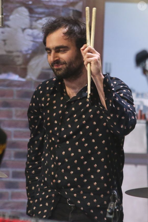 Joseph Chedid était à la guitare électrique. 

Exclusif - Joseph Chedid à l'enregistrement de l'émission "Du Côté de Chez Dave" au Studio 107 à La Plaine Saint Denis.

Photo : CVS / Bestimage