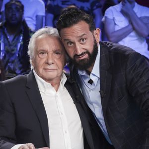 Exclusif - Michel Sardou, Cyril Hanouna sur le plateau de l'émission Touche pas à mon poste (TPMP) présentée en direct par C.Hanouna et diffusée sur C8 le 29 août 2022.

© Jack Tribeca / Bestimage