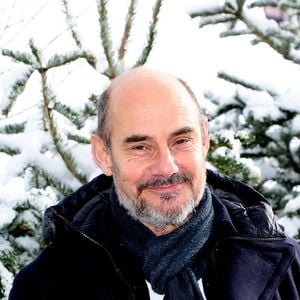 Vieillir plus vieux que son propre père, ça remue", explique-t-il. C'est parce qu'il avait l'impression d'être "immortel" et d'avoir du temps devant lui que Bernard Campan 

Bernard Campan - Photocall du film "Et plus si affinités" lors du 27ème Festival International du Film de Comédie de l'Alpe d'Huez, le 19 janvier 2024. 
© Dominique Jacovides / Bestimage