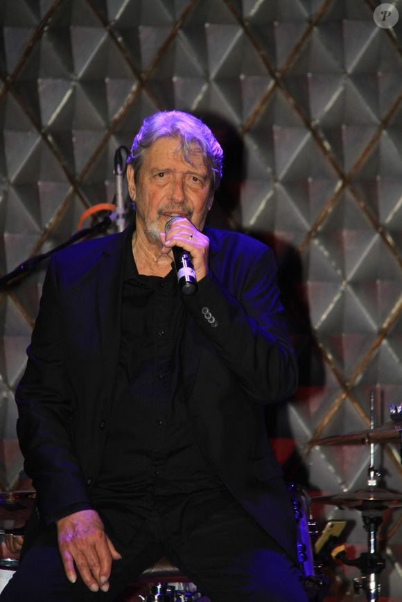 Exclusif - Gilles Dreu - Le chanteur Gilles Dreu fête ses 60 ans de carrière au club "La Nouvelle Eve" à Paris le 11 mai 2022.

© Philippe Baldini / Bestimage
