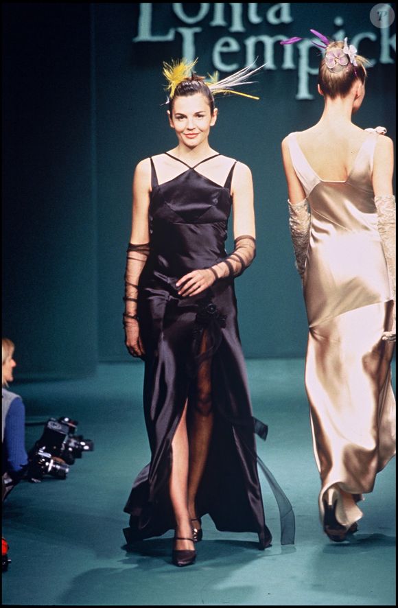 Archives - Veronika Loubry lors du défilé de mode Lolita Lempicka Collection Prêt-à-porter Automne Hiver 1996-1997. RINDOFF-GARCIA / BESTIMAGE