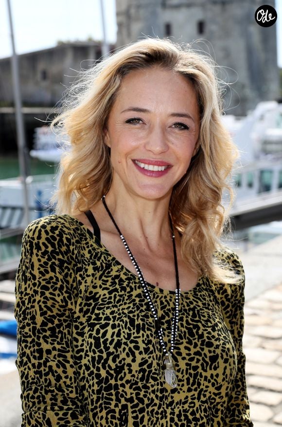 Entre son immense ficus, son potager, sa piscine d’eau salée et ses animaux, la comédienne dit se sentir désormais pleinement Vauclusienne.

Hélène De Fougerolles pour la série télévisée "Balthazar" au photocall du troisième jour du festival international du film de La Rochelle, France, le 14 septembre 2018. © Patrick Bernard/Bestimage