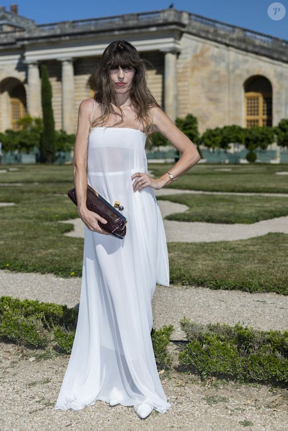 Lou Doillon au photocall du défilé Jacquemus de la mode homme Printemps/Été 2026 dans le cadre de la Fashion Week de Paris dans les jardins de l'Orangerie à Versailles, France, le 29, 2025.

© Olivier Borde/Bestimage