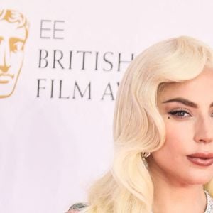Lady Gaga (robe Ralph Lauren) - Photocall de la cérémonie des BAFTA 2022 (British Academy Film Awards) au Royal Albert Hall à Londres le 13 mars 2022.