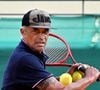 Celle-ci serait parvenue à approcher plusieurs célébrités, parmi lesquelles Robert De Niro, Bob Dylan, Sting ou encore Quincy Jones, uniquement par téléphone.

Yannick Noah, l'ancien champion de tennis français et chanteur, est mis à l'honneur à Nice dans le club de Tennis où il a fait son sport étude, le Nice LTC qui va baptiser son court central de son nom en présence de ses copains de classe, le 11 juillet 2026. © Bruno Bebert / Bestimage