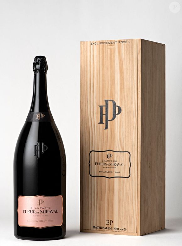 Un mathusalem de Champagne Fleur de Miraval, signé par Brad Pitt, pour le 1er Dîner caritatif de la Fondation One Drop au Pavillon Dauphine à Paris le 19 novembre 2021. Crédit Coadic Guirec/Bestimage