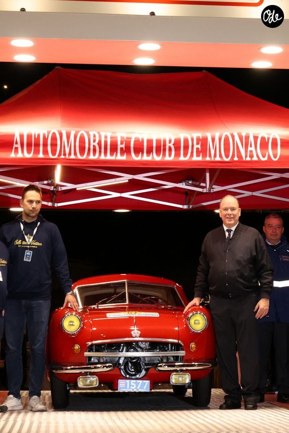 Cette création audacieuse a immédiatement capté l'attention du prince Albert II de Monaco, grand fan d'automobile.

Le prince Albert II de Monaco donne le départ de l'étape "La nuit du Turini" du Rallye historique de Monte-Carlo sur le quai Albert Ier, le 6 février 2024. 

© Claudia Albuquerque / Bestimage