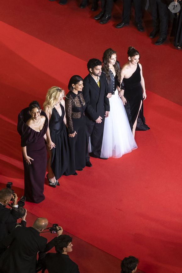 Sonia Faïdi, Kim Higelin, Carole Lambert, Sami Outalbali, Marion Le Coroller, Mara Taquin - Montée des marches du film " Sanguine " lors du 79ème Festival International du Film de Cannes, le 14 mai 2026.

© Camilla Canalini / Bestimage