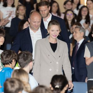 La princesse Charlène de Monaco avec William Servat, l'entraîneur du XV de France - La princesse C.de Monaco, en compagnie de son frère G.Wittstock, participe à la remise des prix de la "Journée du respect" au collège Charles III à Monaco, le 29 avril 2025. © Olivier Huitel / Pool Monaco / Bestimage