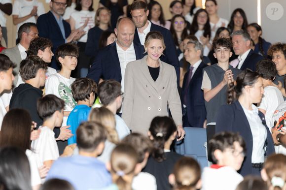 La princesse Charlène de Monaco avec William Servat, l'entraîneur du XV de France - La princesse C.de Monaco, en compagnie de son frère G.Wittstock, participe à la remise des prix de la "Journée du respect" au collège Charles III à Monaco, le 29 avril 2025. © Olivier Huitel / Pool Monaco / Bestimage