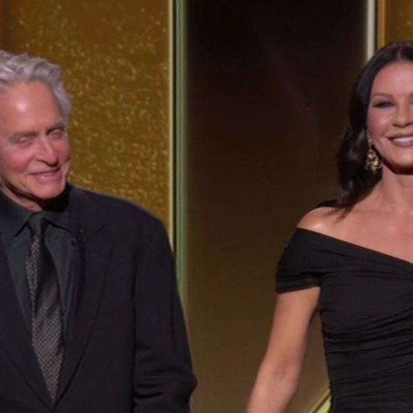 Michael Douglas et sa femme Catherine Zeta-Jones présentent la 78ème cérémonie des Golden Globes, le 28 février 2021.